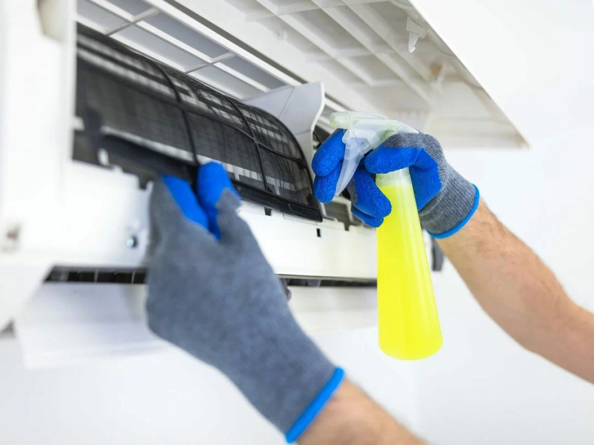 Ежегодное сезонное обслуживание кондиционеров для бизнес центров.